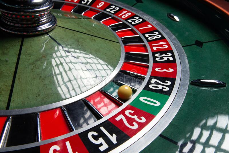 Блог mudder - casino-roulette-wheel-ball-number-zero-close-up-selective-focus-230332436.jpg