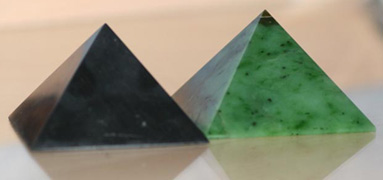 Нефрит - nefrit-piramida.jpg