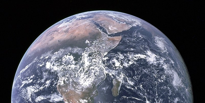 Плоская Земля, полая, а может ну все это..., может круглая? - 800px-The_Earth_seen_from_Apollo_17-1.jpg