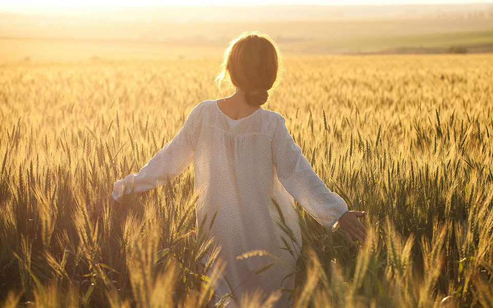 Чужие стихи, которые мы любим. - woman-girl-wheat-field-sunrise-sun.jpg