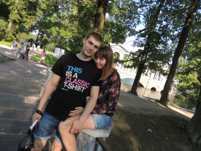 1)пара, МАРГАРИТА И СЕРГЕЙ просто встречаются, особых планов на будущие не строят, живут порознь!