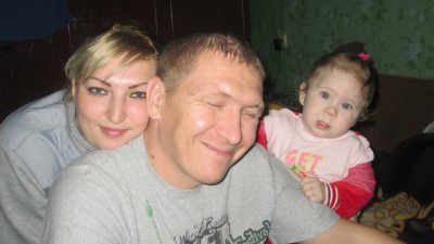 3) бывшая пара, АНДРЕЙ И КРИСТИНА имеют ребенка, раньше жили вместе, но сейчас их ничего не связывает. кроме ребёнка!