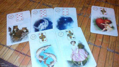 2) вариант- автобус. Народу много будет видать, женщины.Итог хороший. Все таки этот вариант лучше.