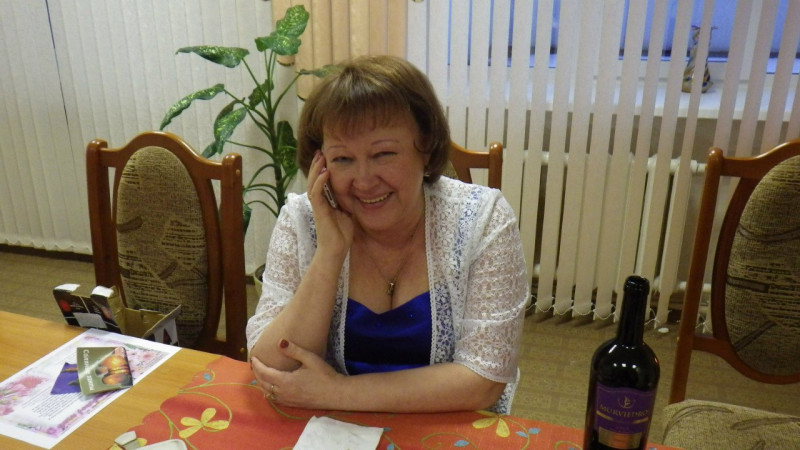 Посмотрите пожалуйста эту чекнутую женщину  - ф.jpg